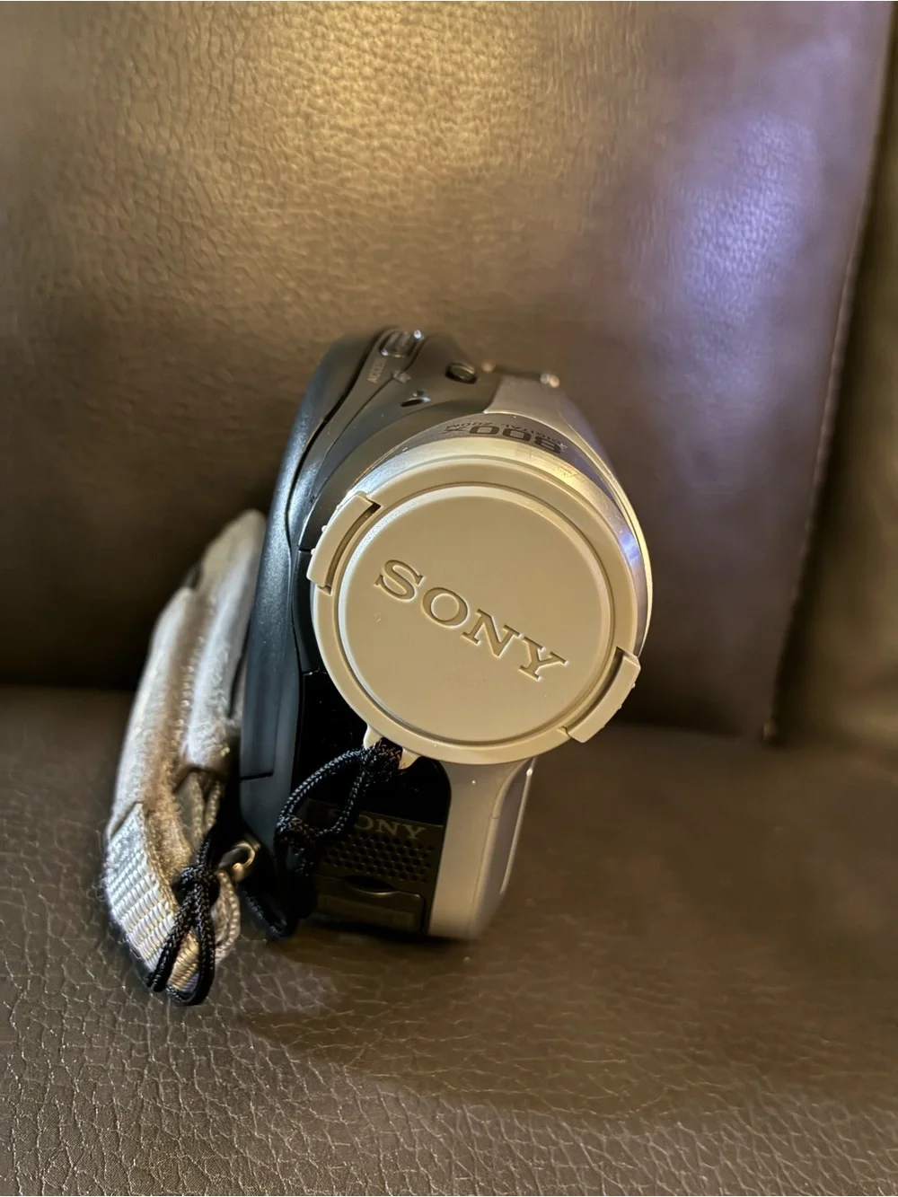 Sony Handycam DRC-DVD 92 Camcorder Bundled with Power Adapter & Carrying Case